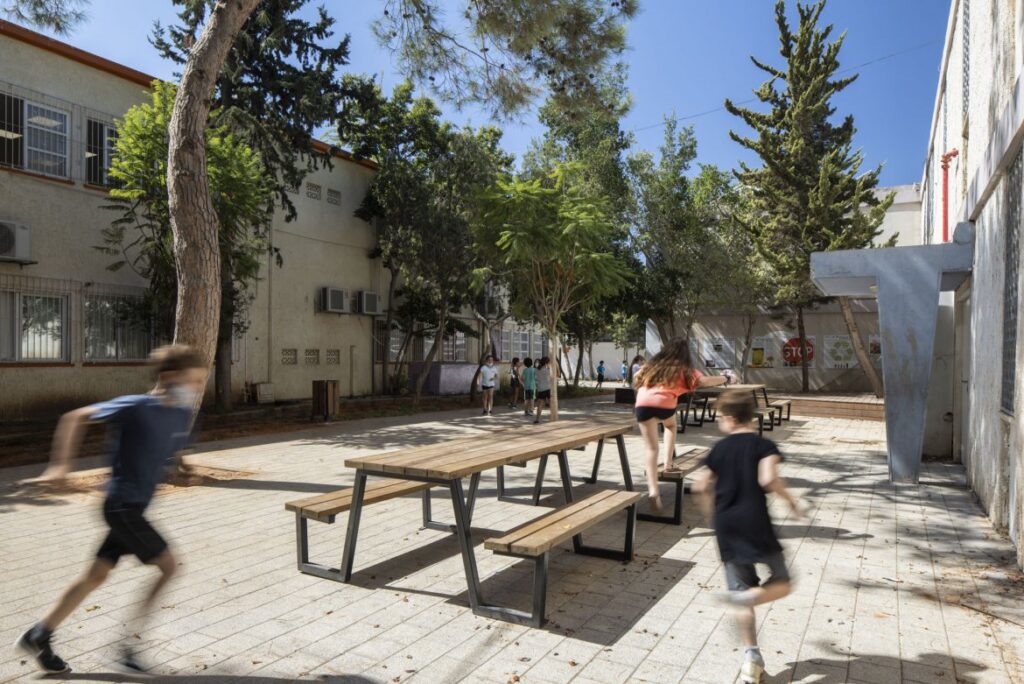 חצר לימודית בלב שכונה ותיקה
