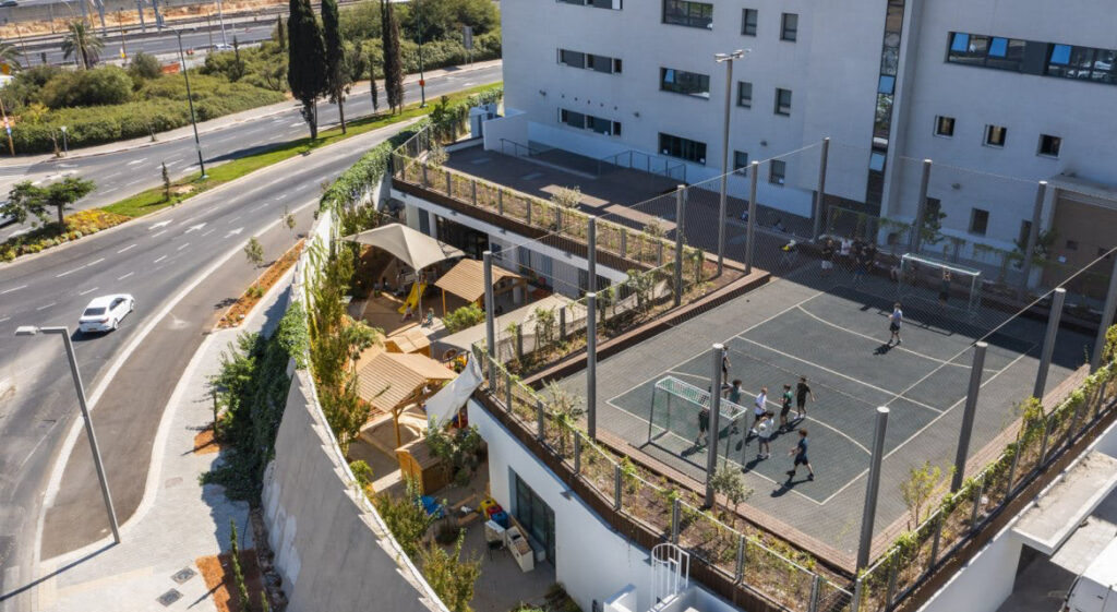 תכנון נוף על גגות הקמפוס